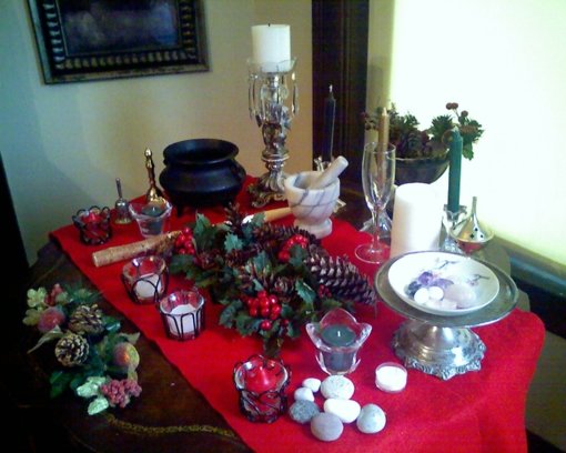 _yule-altar.jpg